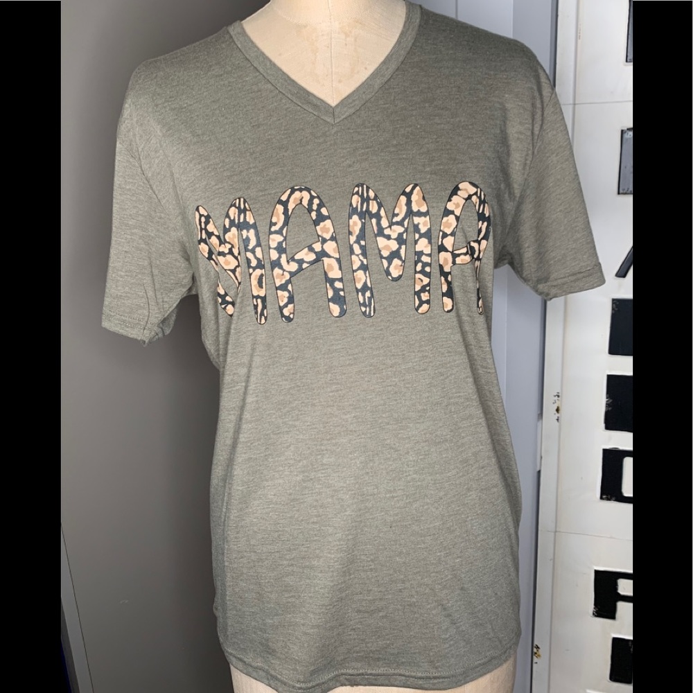 NWOT Jane Marie Green Leopard Mama V-Neck Tee Med - Picture 2 of 4